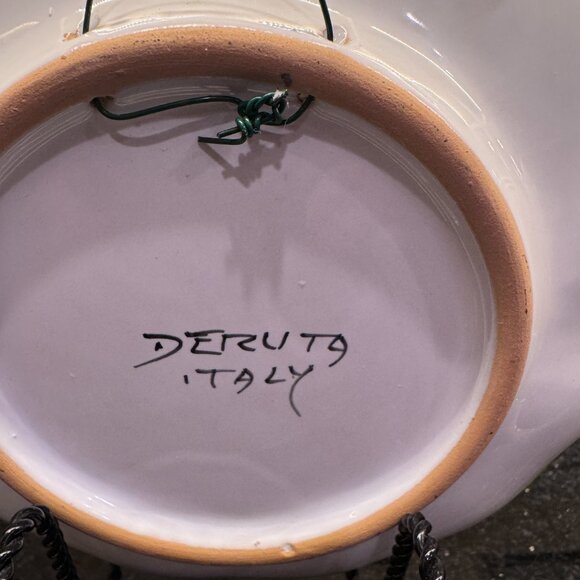 Deruta Hand Painted plate with blue and yellow flowers, hook for hanging - Picture 11 of 11